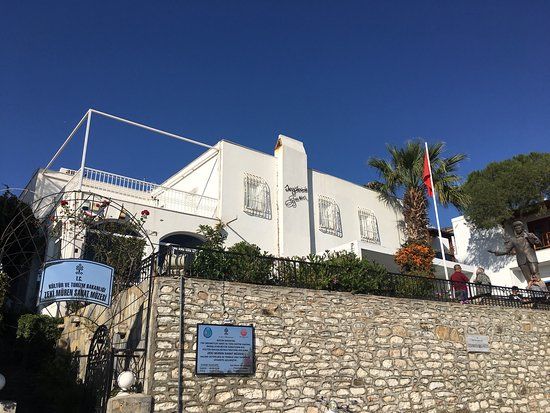 Zeki Muren Arts Museum